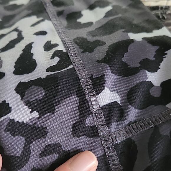 ANIMAL Print Ladies Black & Gray Leggings - Size Medium - Picture 5 of 5